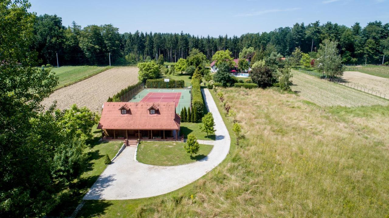 Old Oak House With Pool Vila Marusevec Exterior foto